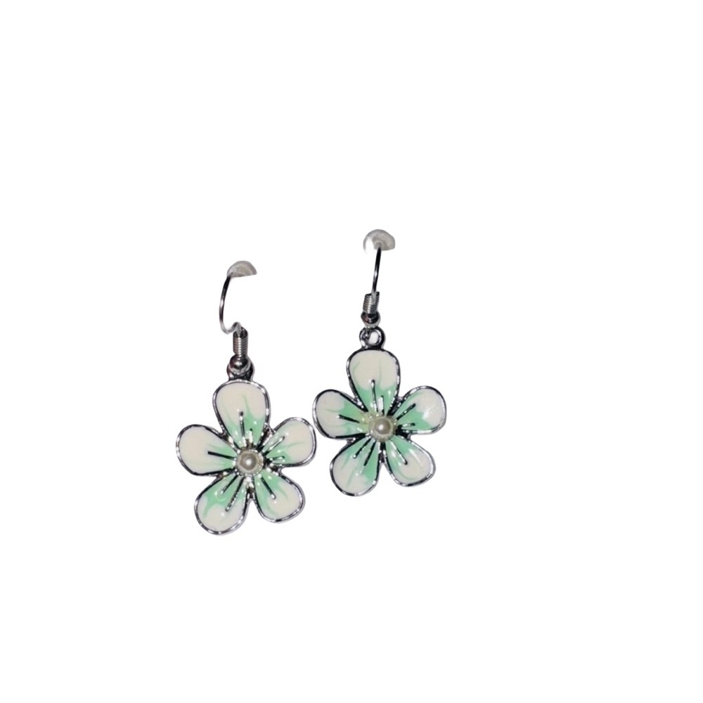 Silver & Green Floral Earrings – Elegant Nature‑Inspired Jewelry